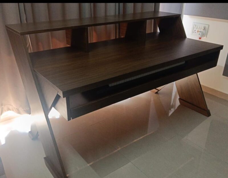 Studio workstation desk - Image 5