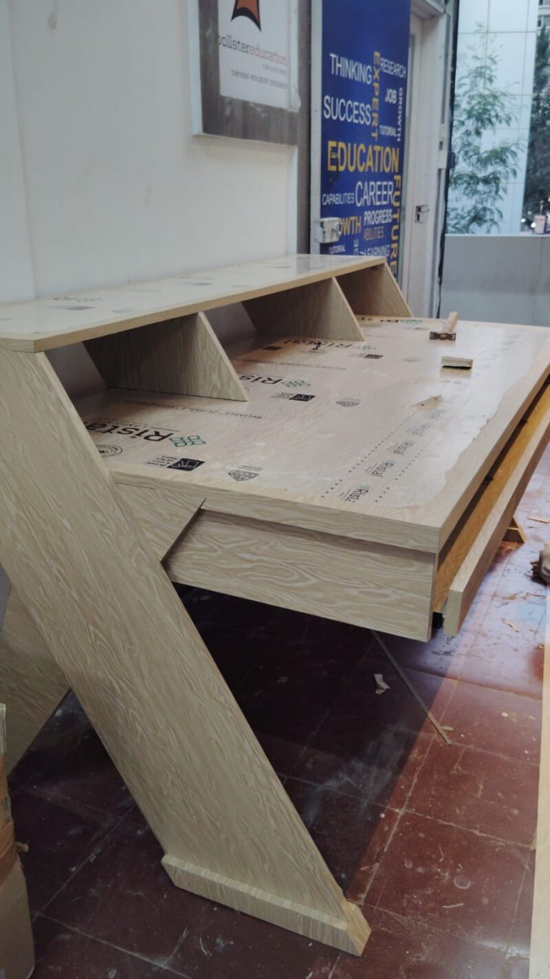 Studio workstation desk - Image 8